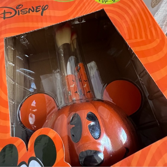 Disney Mickey Mouse Halloween Pumpkin Makeup Brush Set - Picture 2 of 4